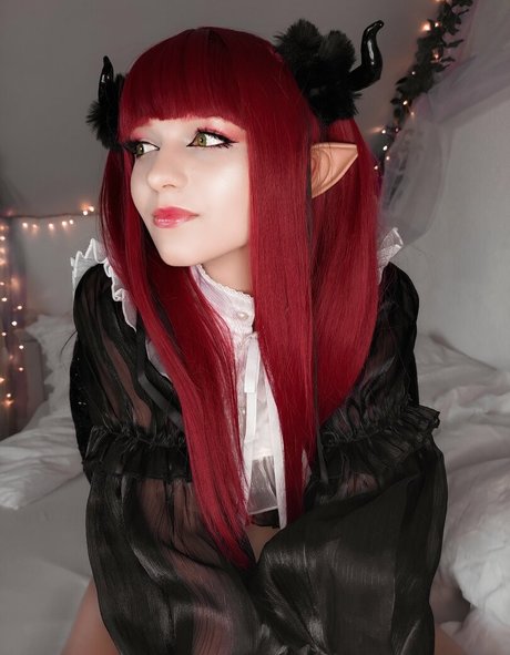 MythoBunny nude model pics