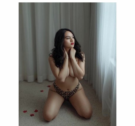 Nina Valencia model pornographic photos