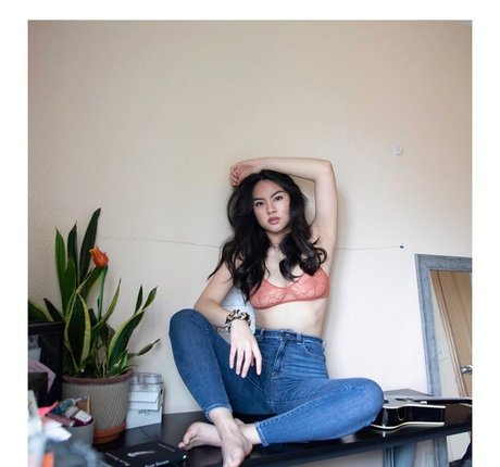 Nina Valencia star free pic