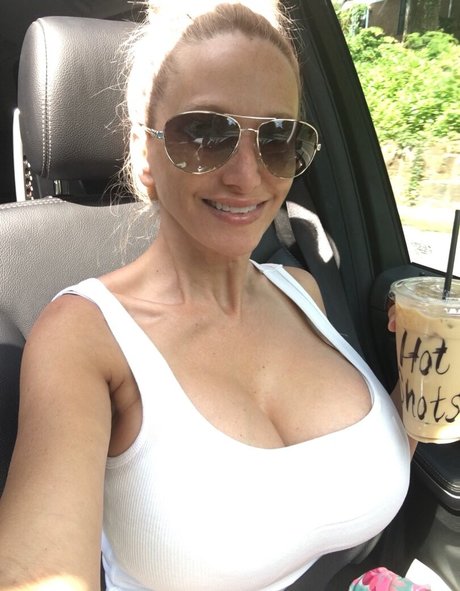 Billi Bardot model top pic