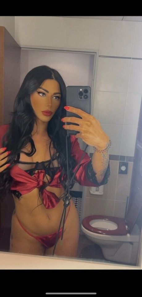 Alesandra Andrade art actress image