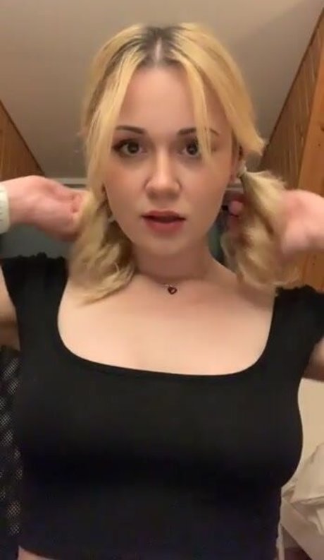 Hailey Cooper beautiful star picture