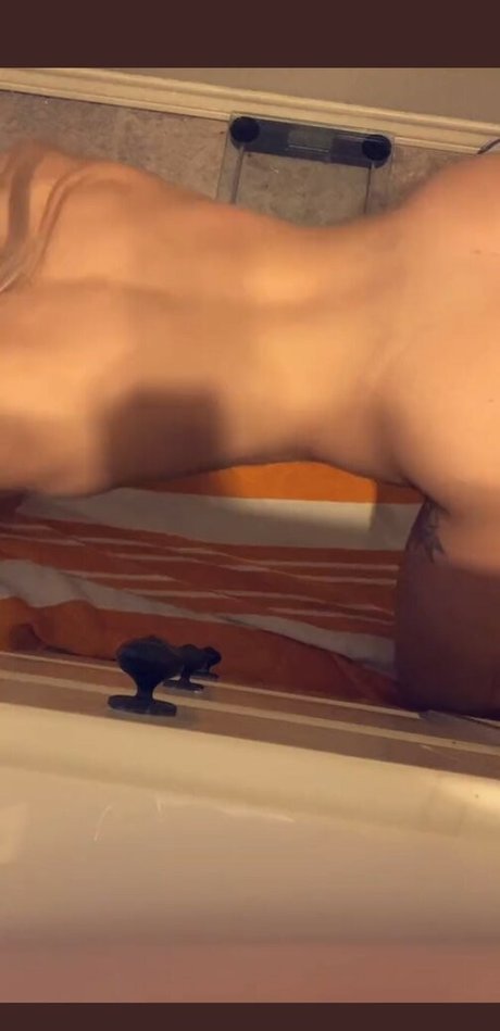 Mayamoneyshot nude model archive