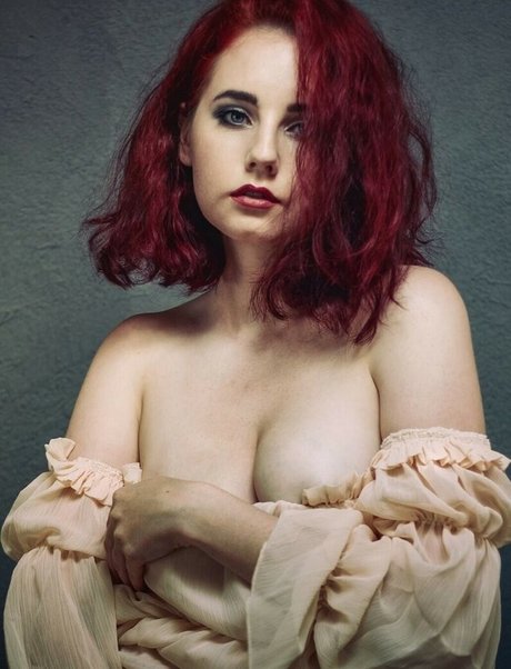 any tasia pretty model picture