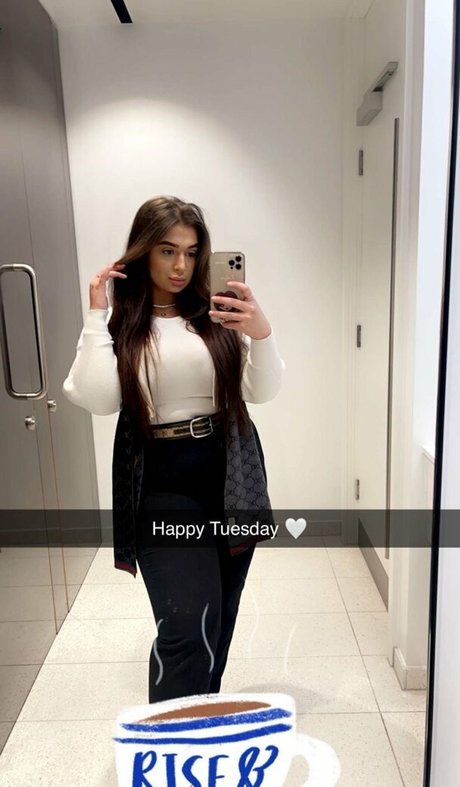 naughtybabeoxo nudes model pic