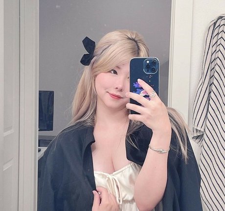 Julia Nakamura model nice pics