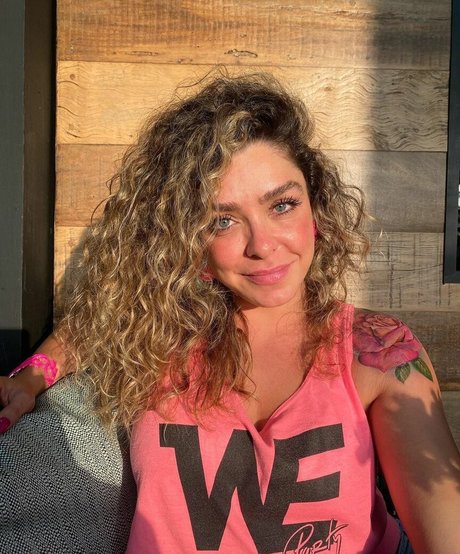 Fabiola Oliveira art star pics