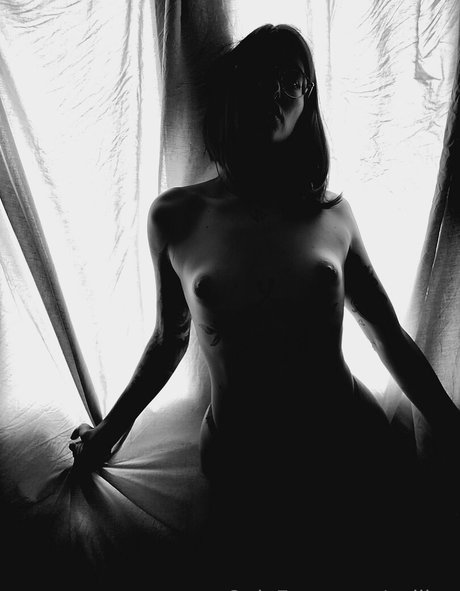 Calilau98 model hot images