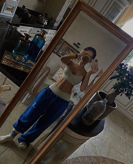 Miratwitch nude pornstar picture