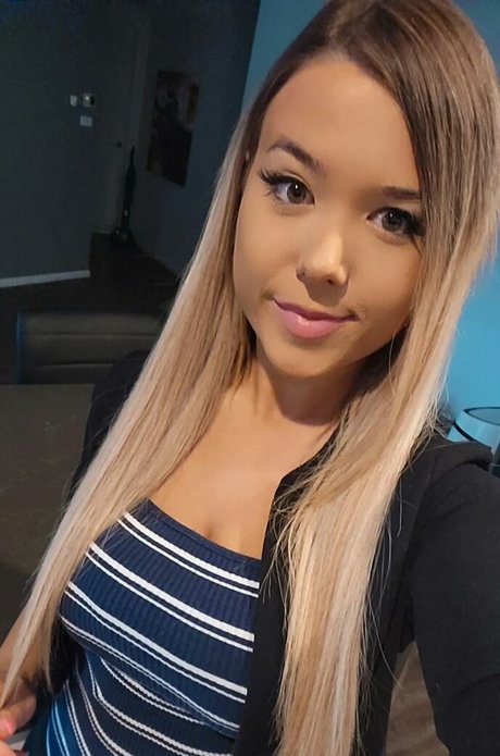 KimJade999 perfect pornstar images