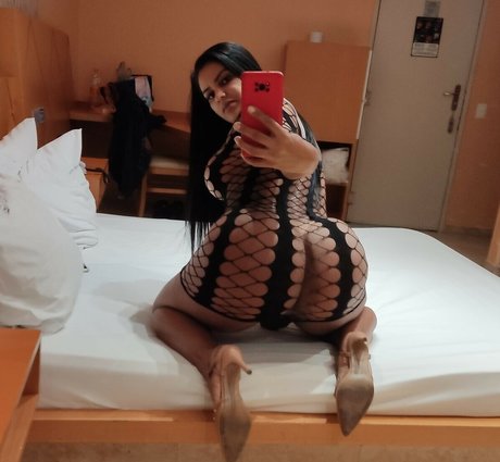 Ana Julia model exclusive pics