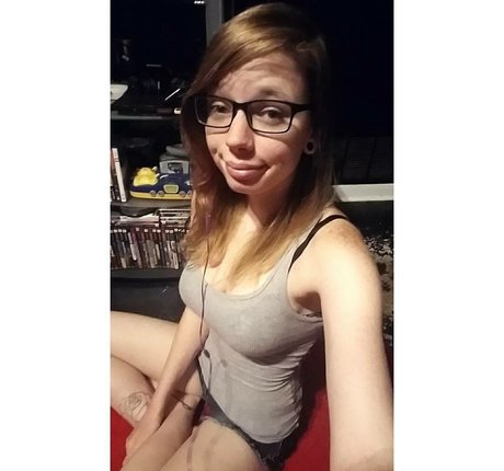 Gabby Swears top star images