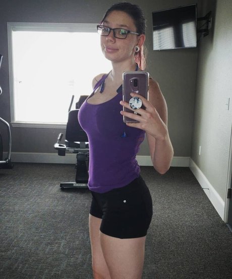 Gabby Swears star img