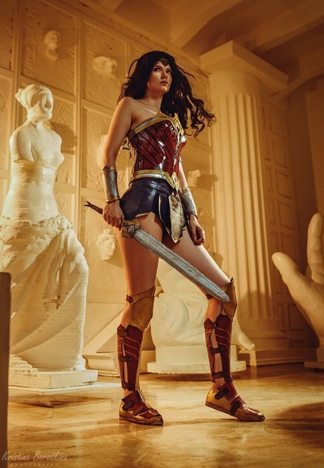 Miroslava Ladovir sexy model image