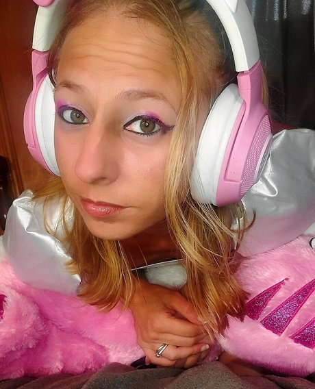 Angel Without Halo nude actress photos