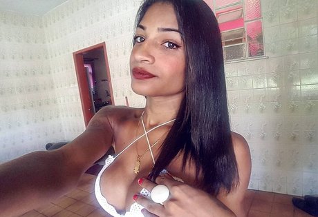 Talitinha Melk pretty model image