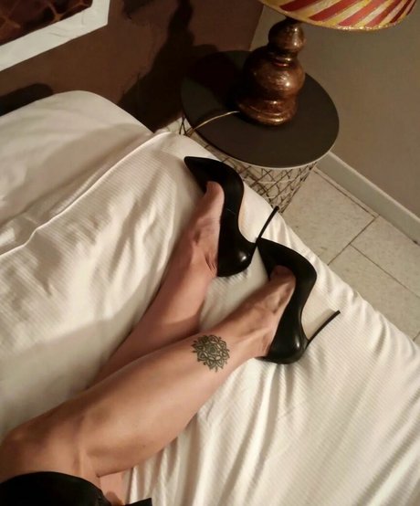 Talia Riva model nude pic