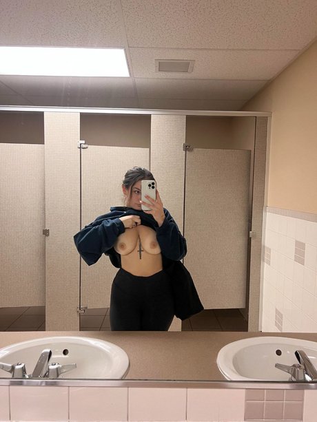 Sheisbusty star art pic