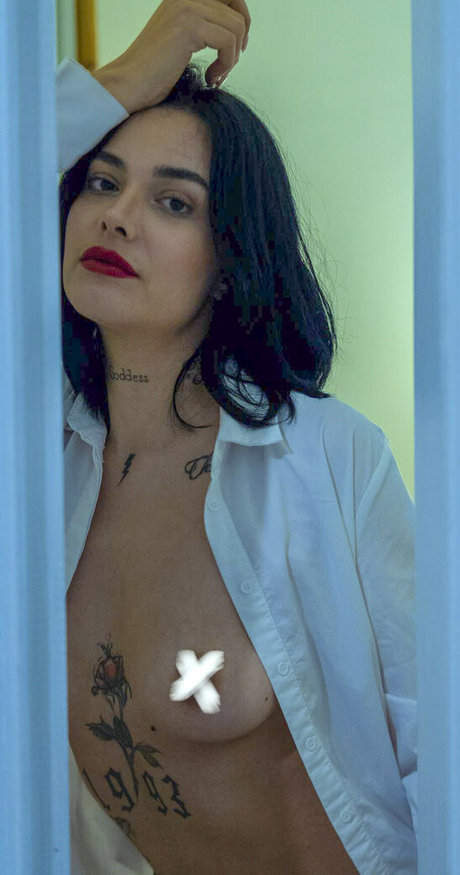 Aslhan Onur exclusive star pic