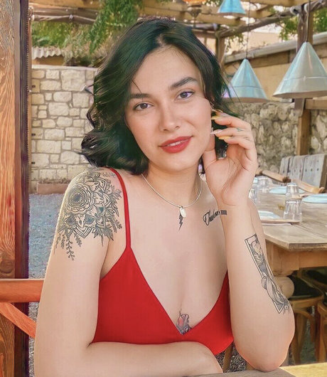 Aslhan Onur nice actress pics