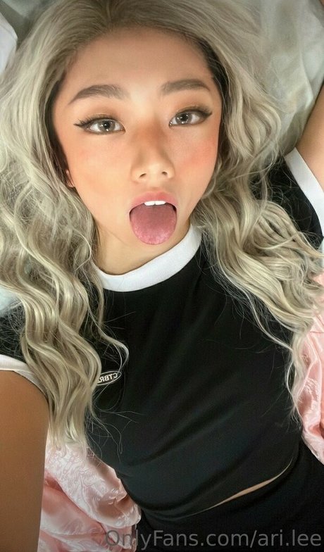 Ari Lee pornstar erotic pics