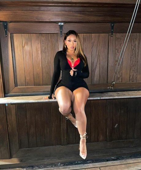 Kimberly Nguyen model high quality pic