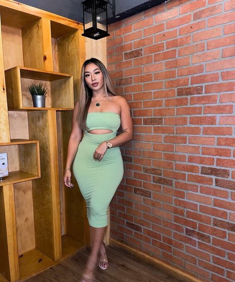 Kimberly Nguyen perfect model photo