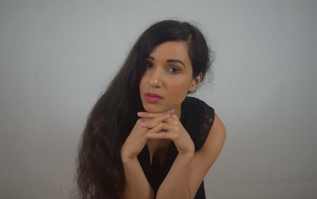 Mirabella Estella model top image