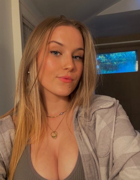 Madisun Sullivan porn star image