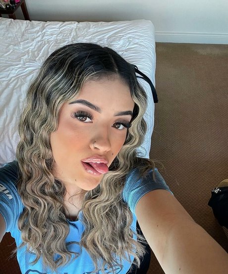 Goldensugaarr nice pornstar pictures