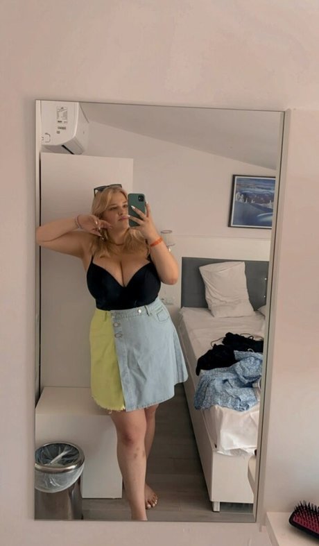 Julia Chegodar sexy actress pics