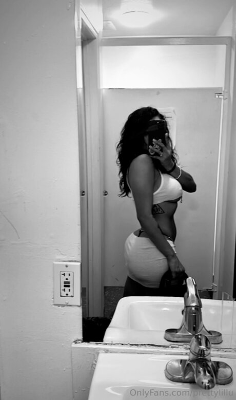 Prettylillu model sex archive