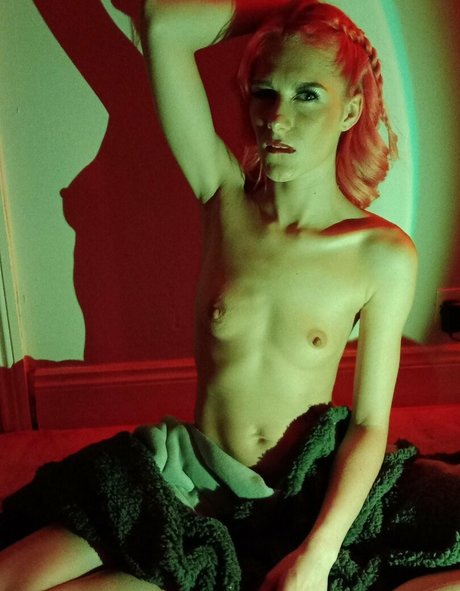 Stacey Louise erotic model picture