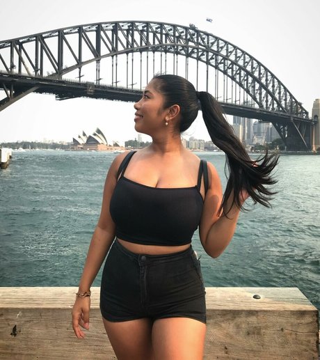 Sml Prsn xxx model photo