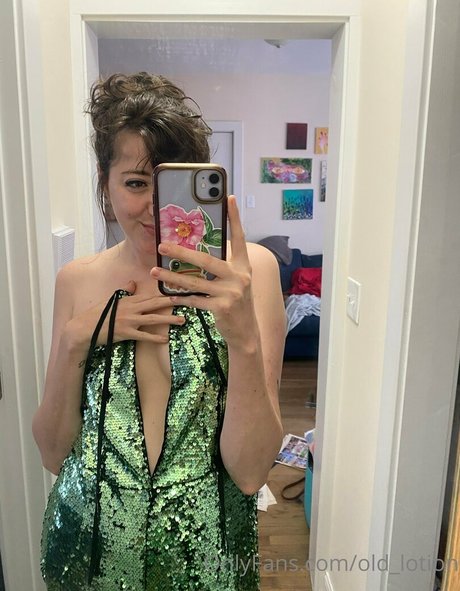 Lotion Wizard model adult image