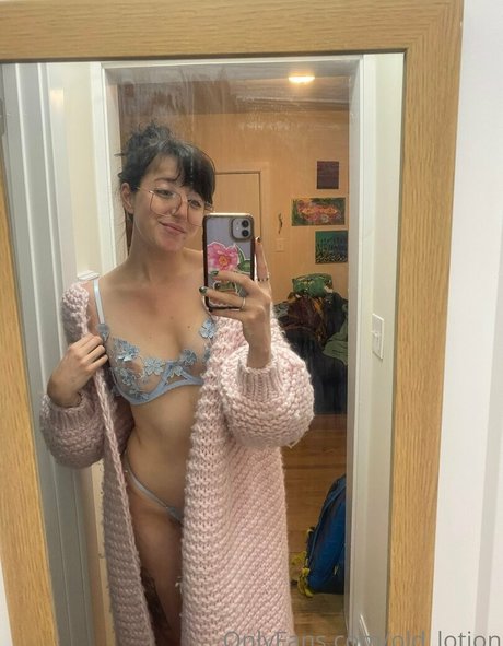 Lotion Wizard pornstar pretty img