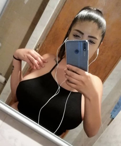 Kimberly Hdeez perfect model img