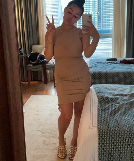 Tegan Hall nude model images