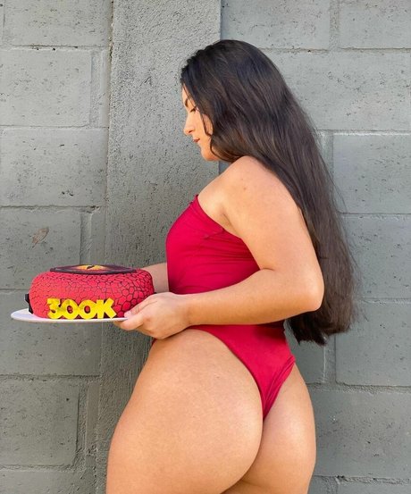 Jhennifer Goulart nice model image