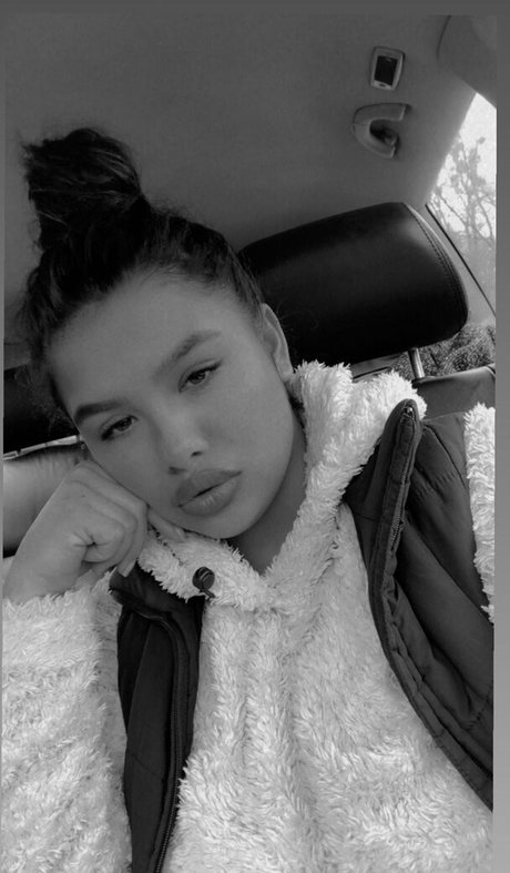 Melannia hd actress img