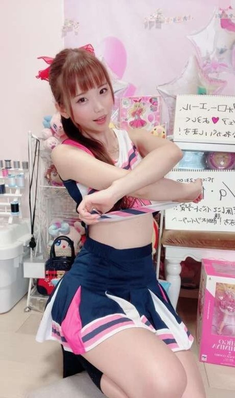 Kururun model adult pictures