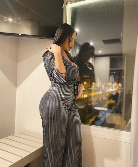 Chrysanthie porn model picture