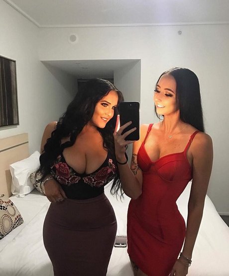 Tayla Cooper high quality model img