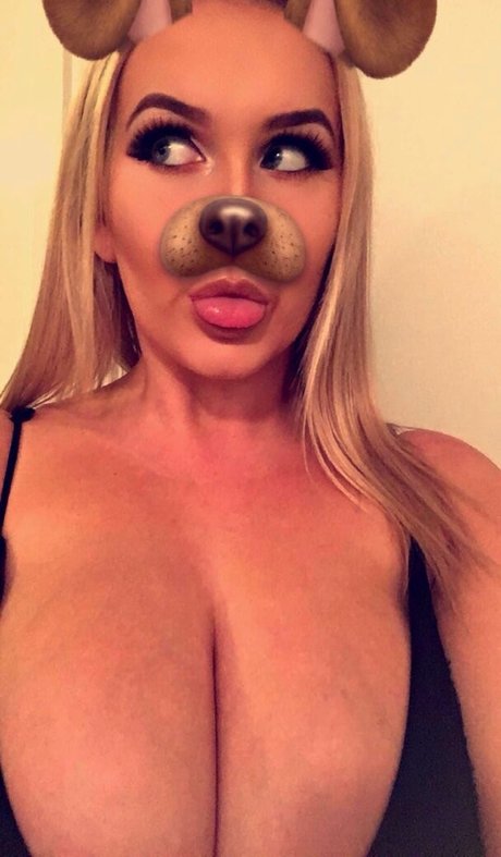 Tayla Cooper xxx model pic