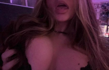 Moon Wolf Girl hd model pics