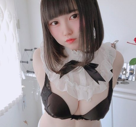 InterneCHUidol model hot image