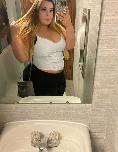 Kylie Marie art model pictures