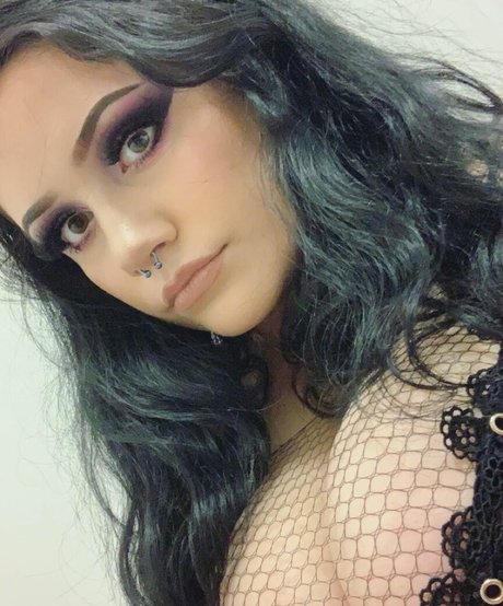 Brokenteenagedreams pornstar adult pics