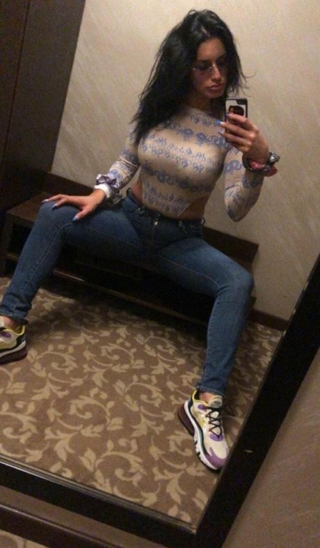 Daqnagold free model picture