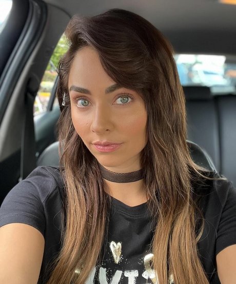 Claudia Martin perfect model gallery